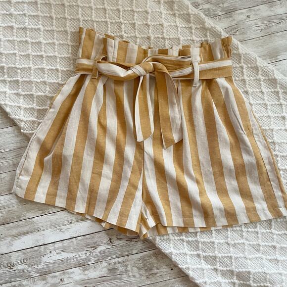 Rinascimento Paperbag Waist Belted Shorts Striped Tan Cream Size Small New - Picture 2 of 11